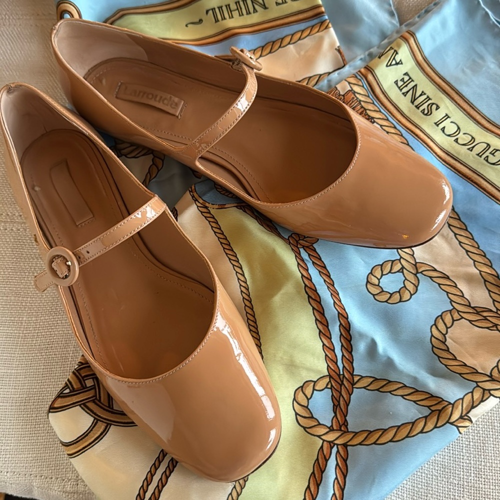 Larroude Blair ballet flat in Tan patent leather!!